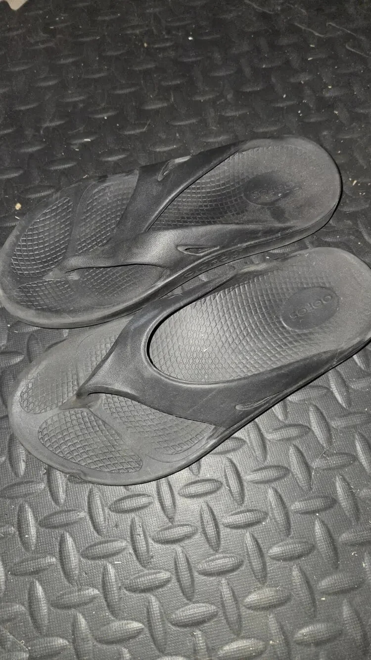 OOFOS Original Mens 8 Women's 10 Recovery Black Thong Flip Flop Sandals Shoes